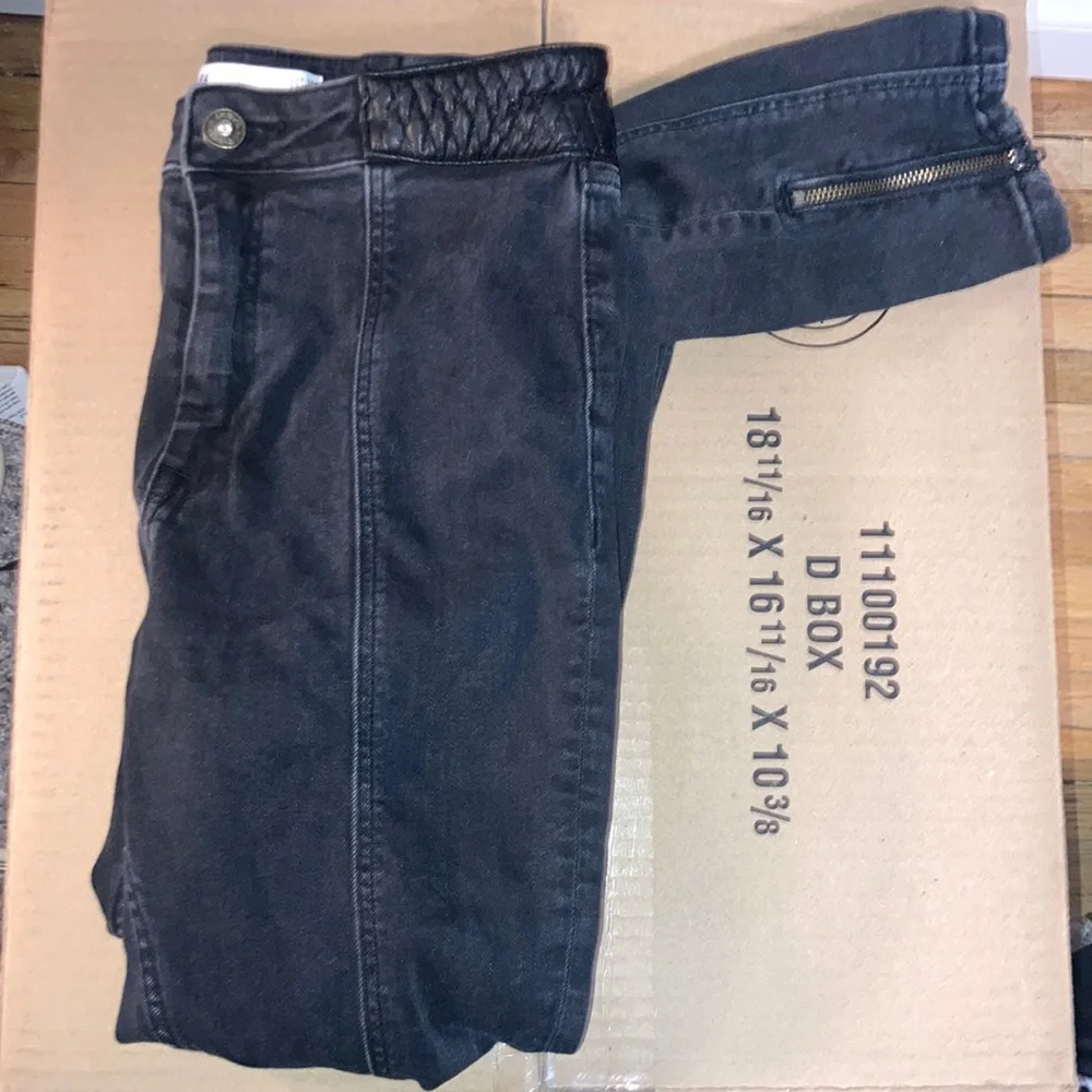 Zara Moto Jeans w/ Bottom Slit Zippers Z1975, USA size 4, ONLY WORN ONCE - Picture 1 of 5